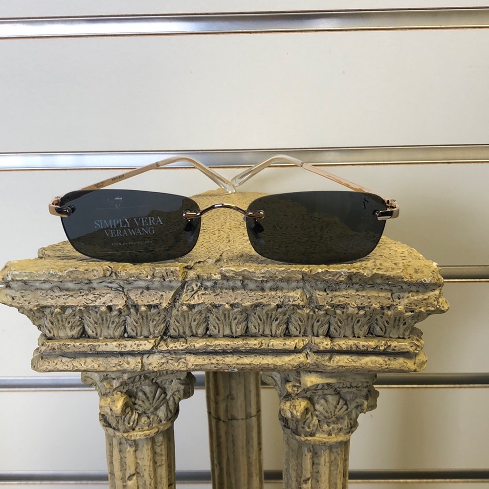 Small Oval 100% UV Protection Vera Wang Sunglasses